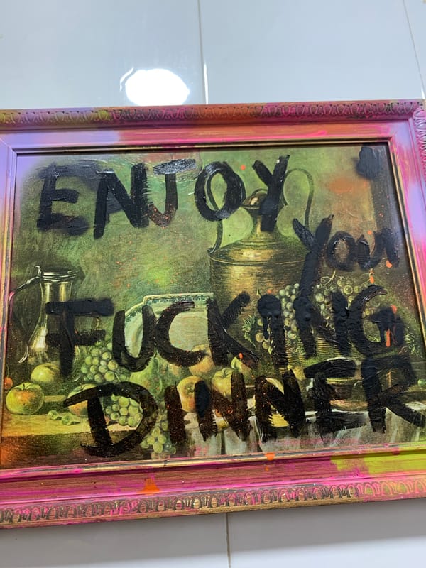 Indoor art and holiday decorations documented in Badalona