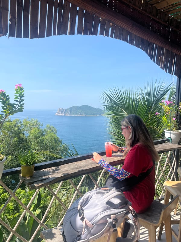 Early morning oceanside dining captured in Hòa Xuân, Vietnam