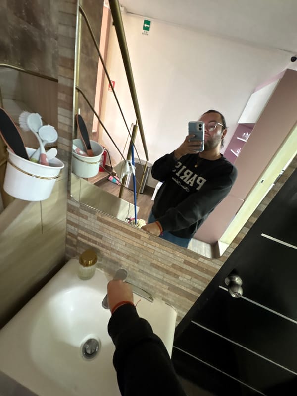 Evening nail salon visits captured in Tlaxcalancingo