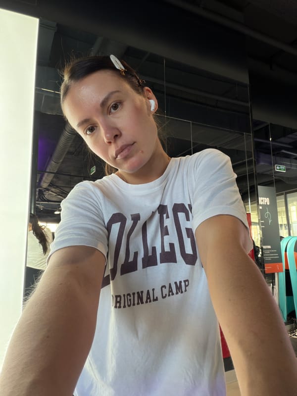 Afternoon gym activities captured across Moscow fitness center