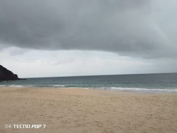 Overcast beach day captured by witnesses in Pedro González
