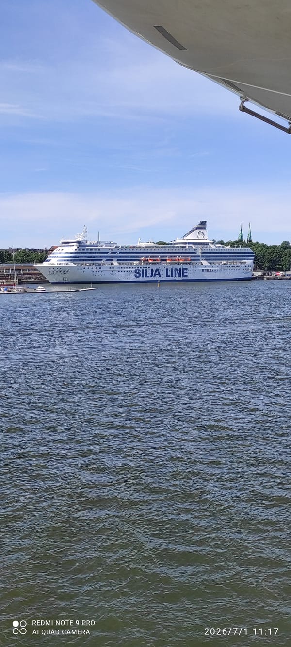 Busy summer morning on Helsinki's waterways