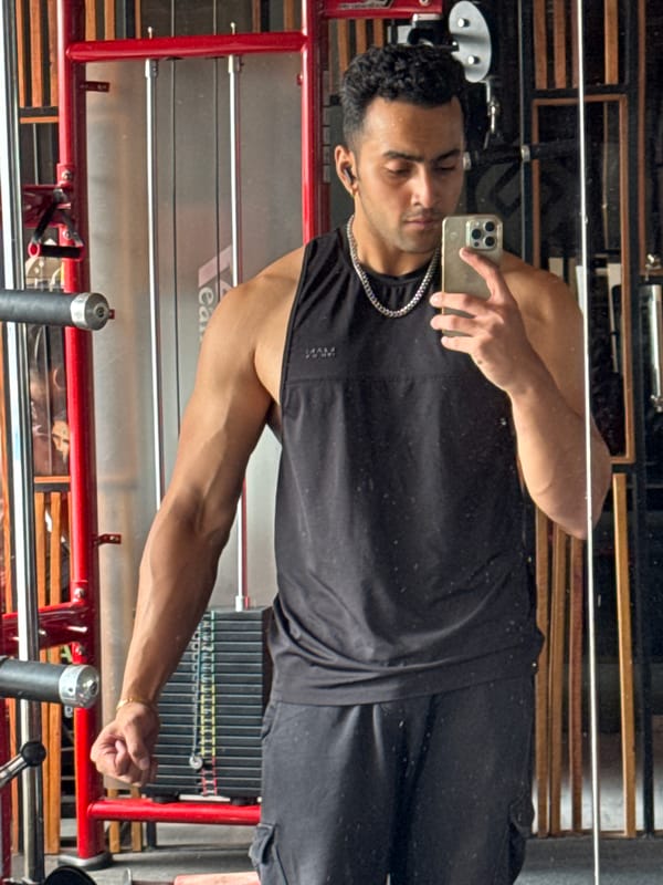 Early morning gym sessions documented in Kolkata fitness center