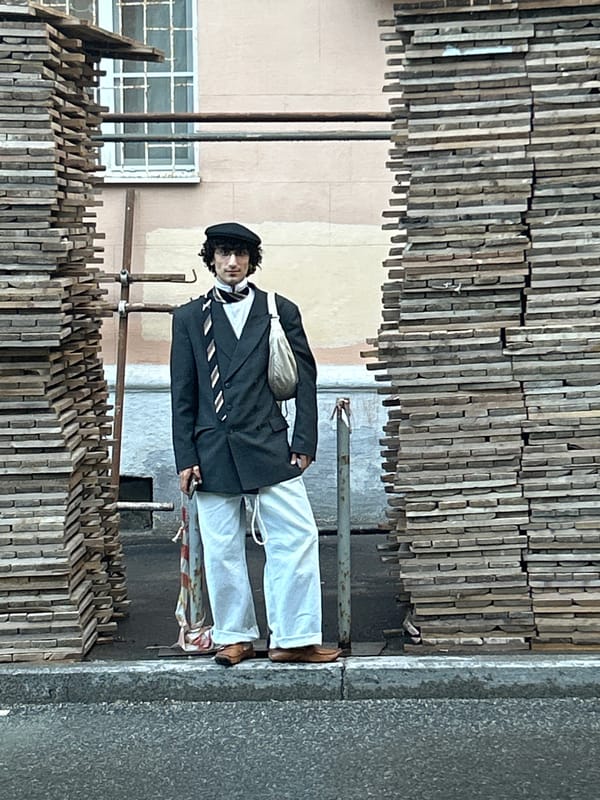 Mixed urban scenes documented at single location within minutes
