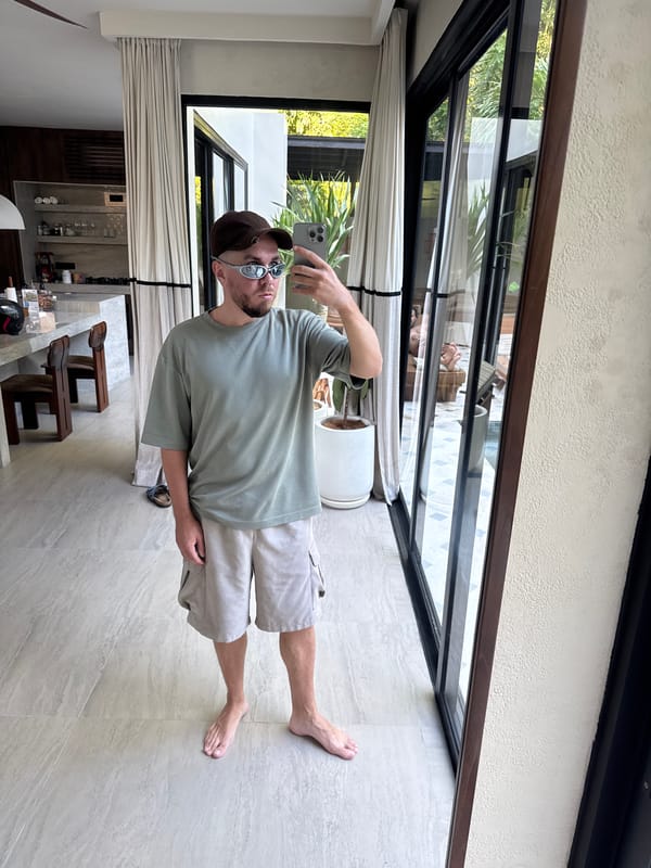 Tourist captures morning selfies in Kuta Selatan hotel room