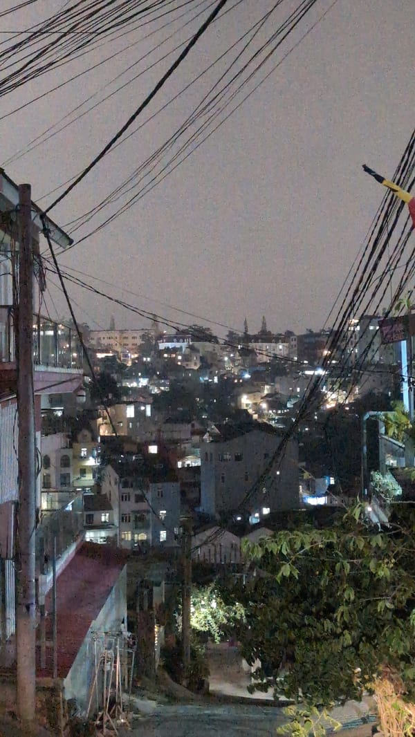 Morning scenes documented across Da Lat tourist locations