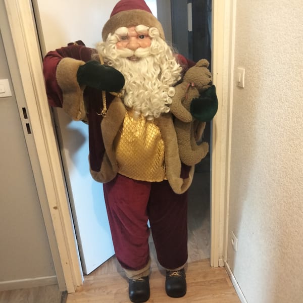 Morning glimpses of residential life captured in Lannoy, France