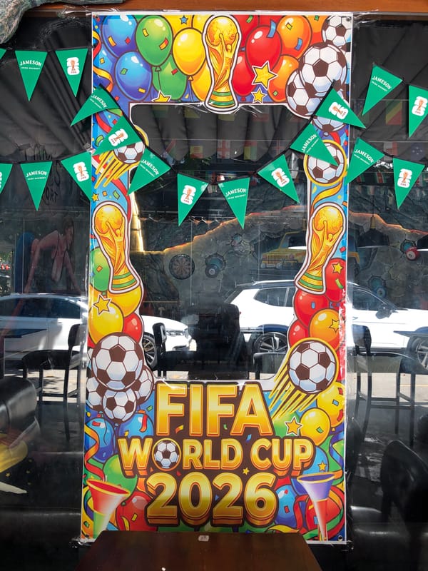 Đà Nẵng street-level mix: construction, cafés, and World Cup décor