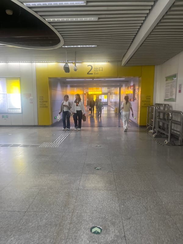 Daily life captured in Yuzhong District transit areas