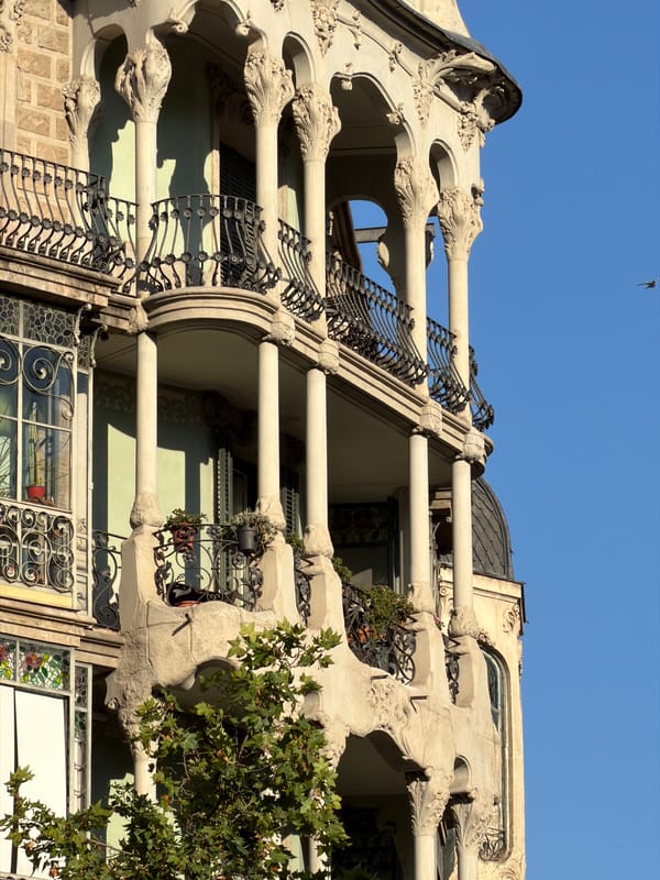 Casa Batlló and Passeig de Gràcia on a sunny afternoon