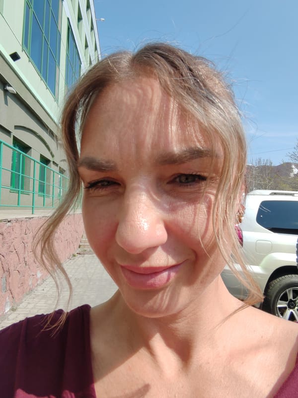 Woman documented at multiple Petropavlovsk-Kamchatsky locations early morning