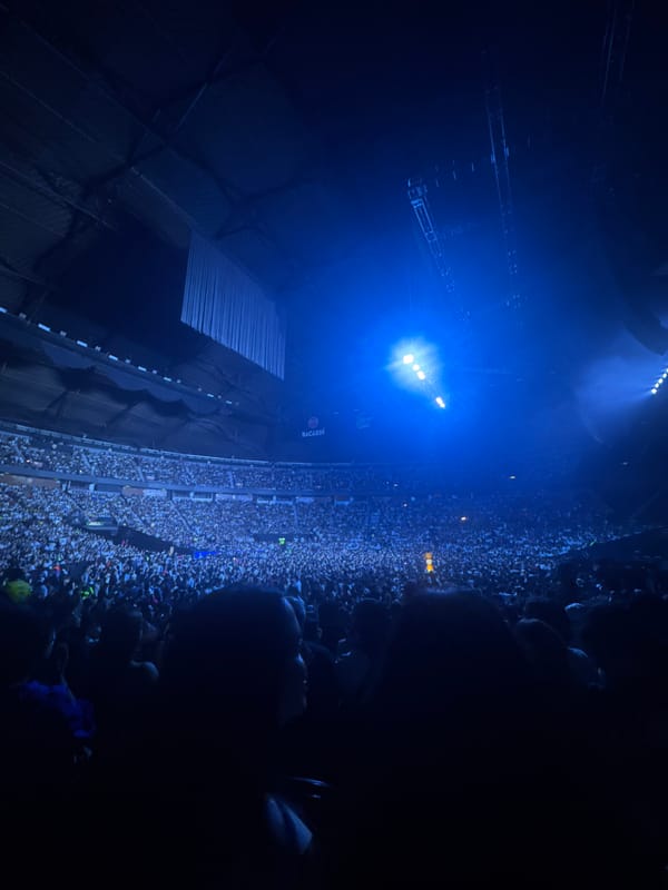 Major indoor concert draws packed crowds in Mexico City