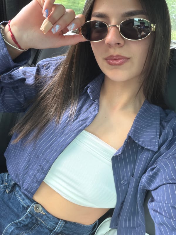 Woman in sunglasses spotted in vehicle in Polski Trambesh