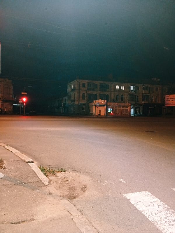 Evening errands in Poltava: street scenes and supermarket shopping