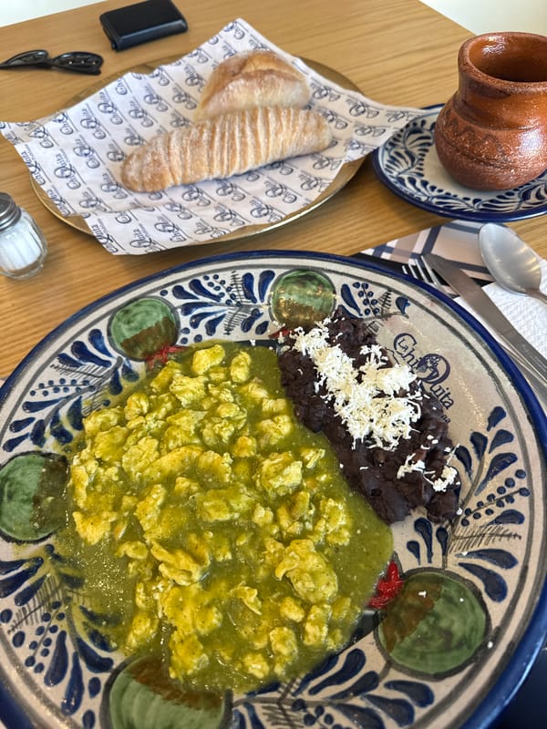 Restaurant dining scene captured in Tlaxcalancingo, Mexico