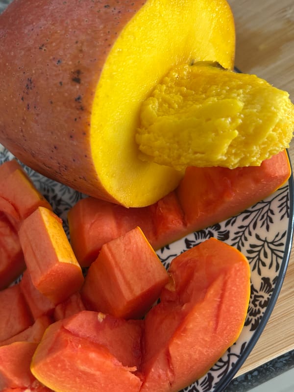 Fresh mango and papaya served up for social media in Kathu