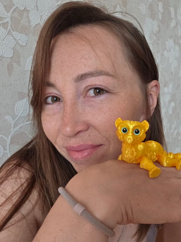 Woman spotted wearing yellow toy cat on forearm
