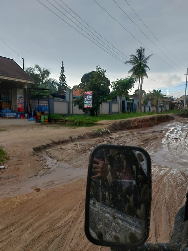Routine street activity documented at Dar es-Salaam car wash