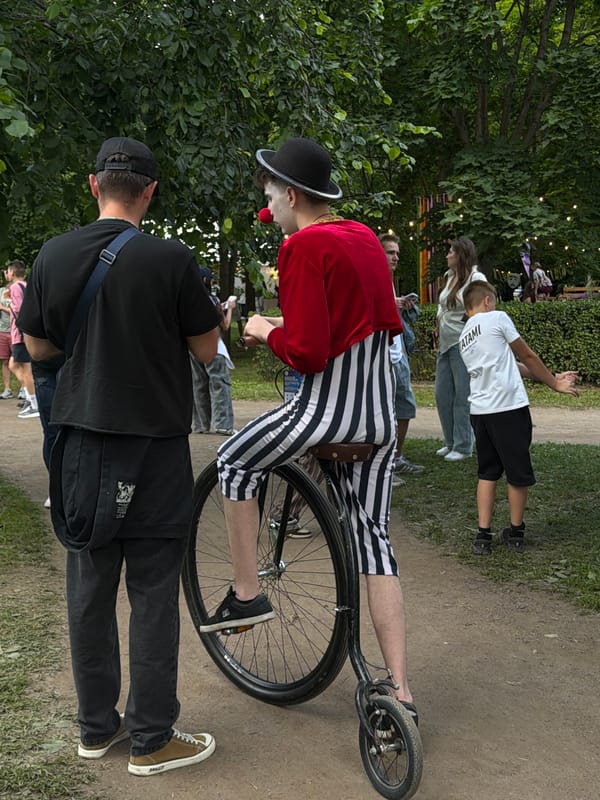 Outdoor festival in full swing across Saint Petersburg