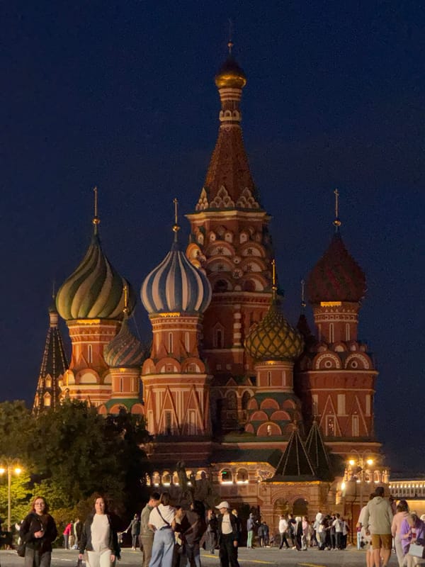 Night out near Red Square: sightseeing and dinner in Moscow