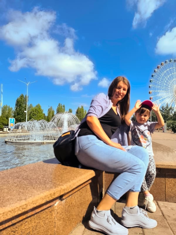 Around Khan Shatyr on a summer morning in Astana