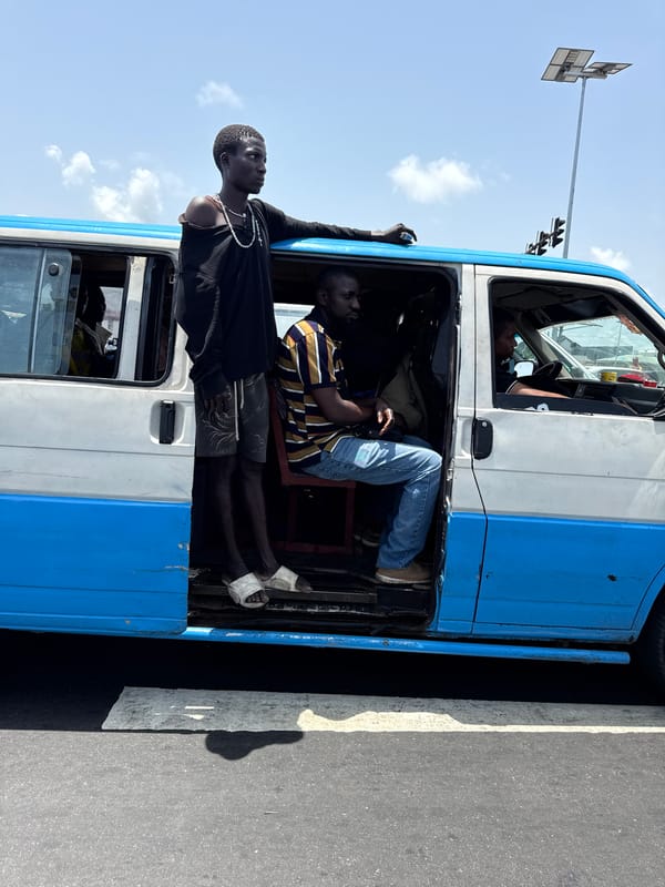 Minibus with three passengers observed in Lekki, Nigeria