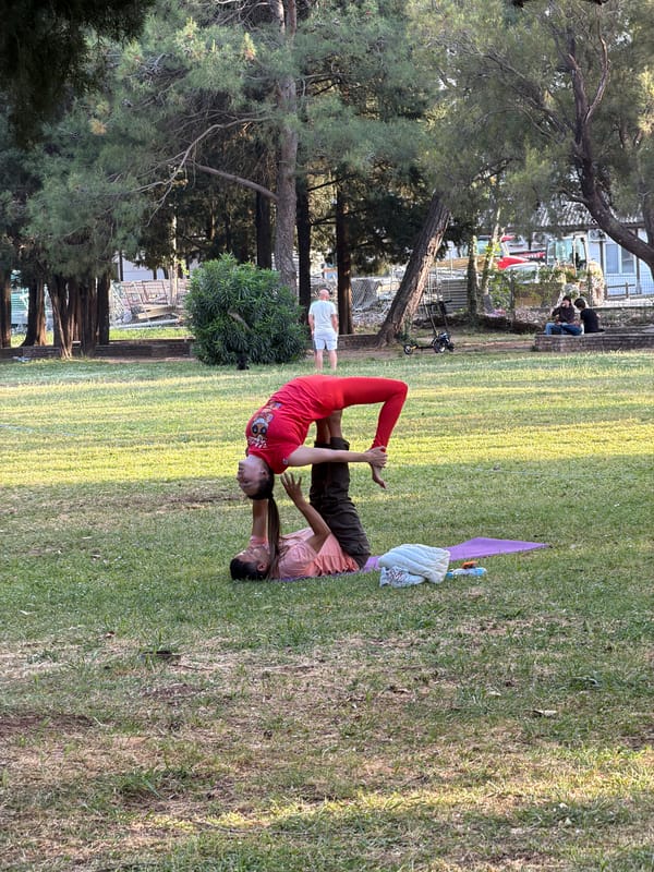 Couple performs acroyoga demonstration in Budva park