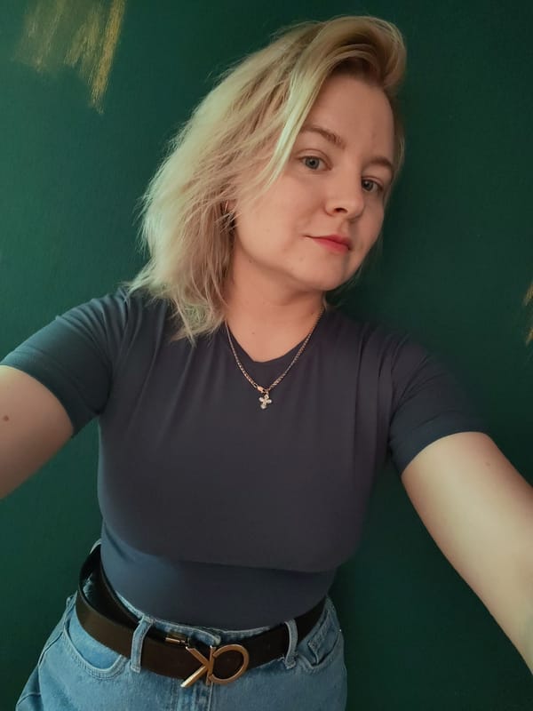 Domestic moments: Woman's selfies and dog feeding in Izhevsk