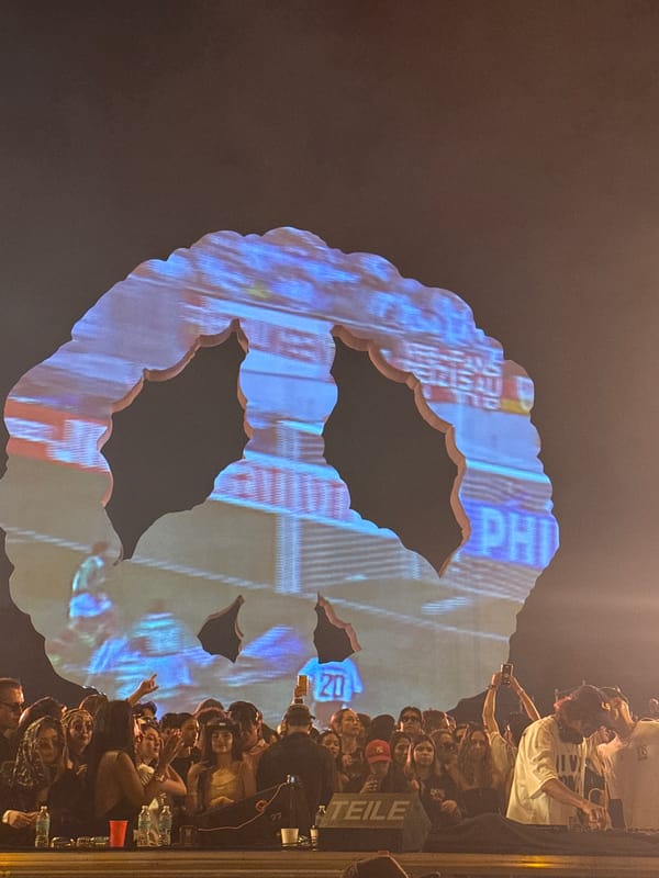 Mexico City music festival features illuminated peace sign backdrop