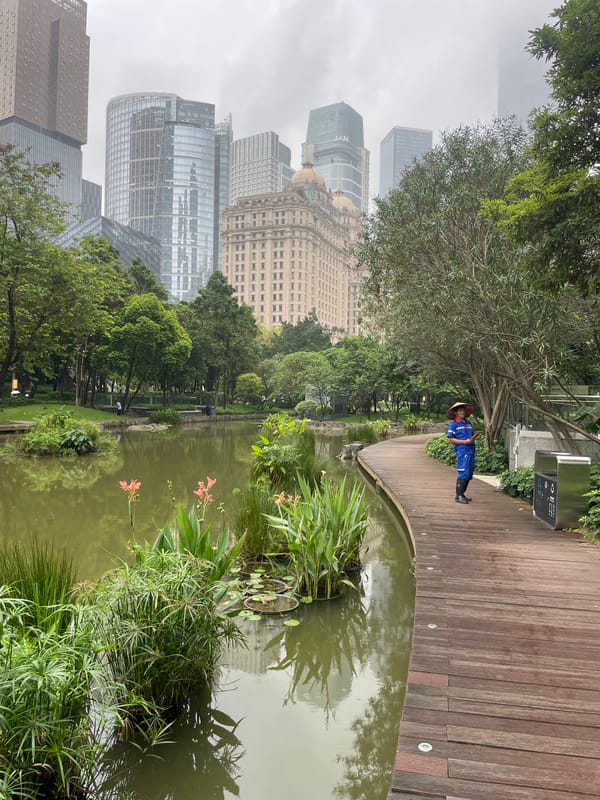 Park maintenance and family visits at Tianhe District pond