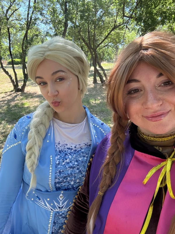 Sunny morning out: ferry ride, park walk, cosplay selfies