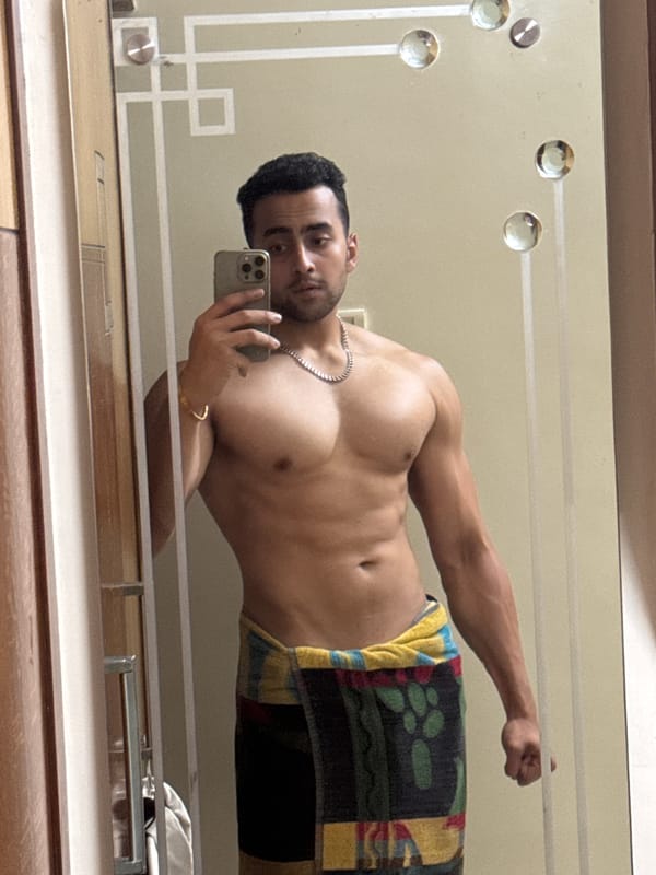 Man takes bathroom mirror selfies in Kolkata apartment