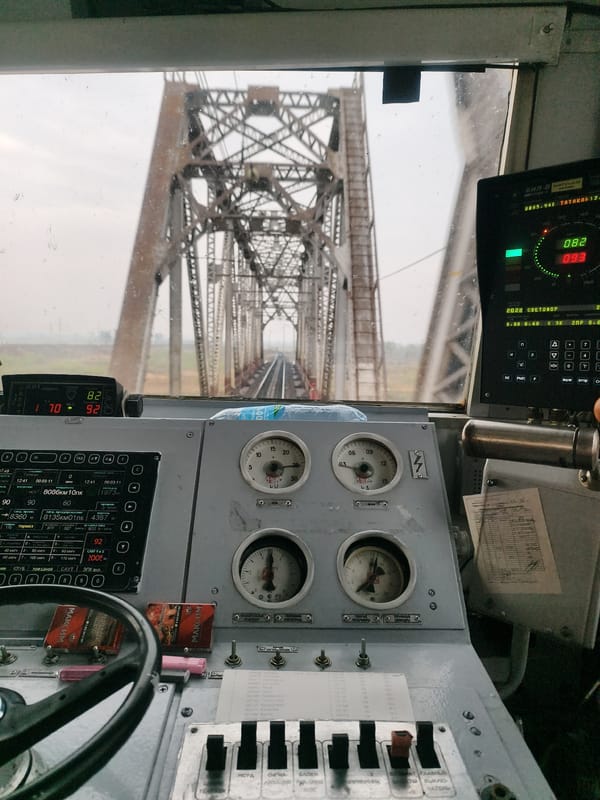 Train operator documents 17-minute journey through bridge and railway yard
