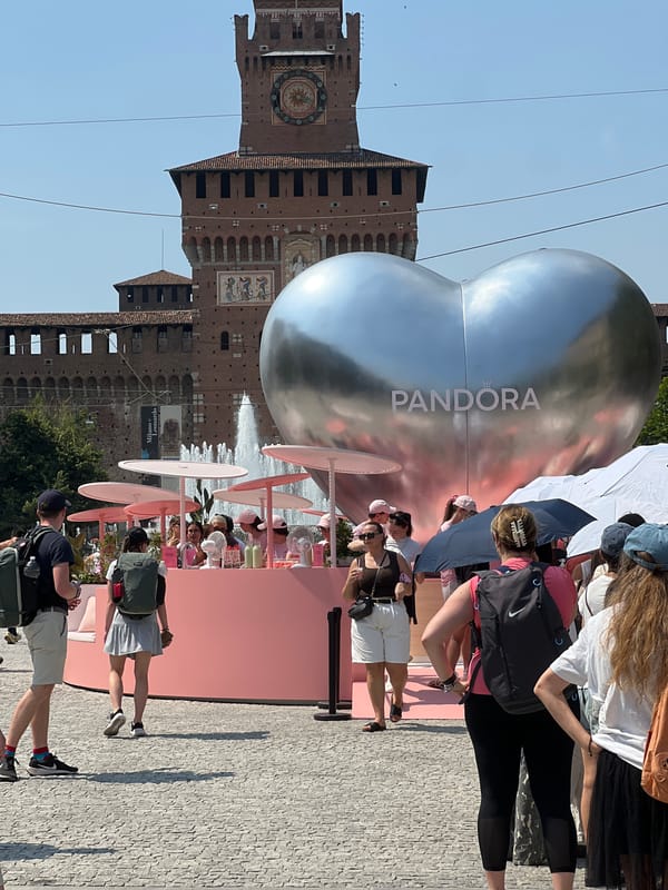 Pandora pop-up event in Milan with giant heart balloon