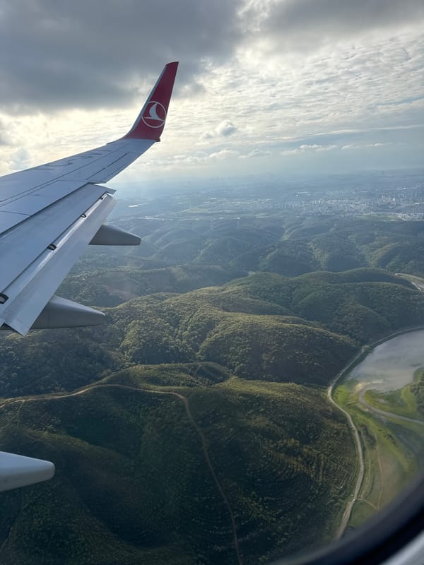 Turkish Airlines flight observed over Arnavutköy countryside