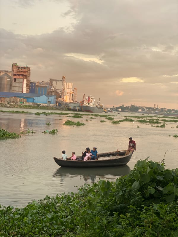 Riverside life in Tarabo — boats, markets, and fresh sugarcane juice