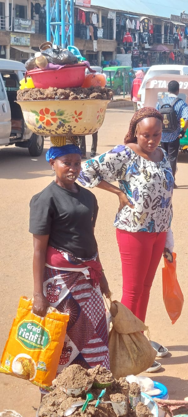Street market activity: vendors and foot traffic in a dusty urban setting