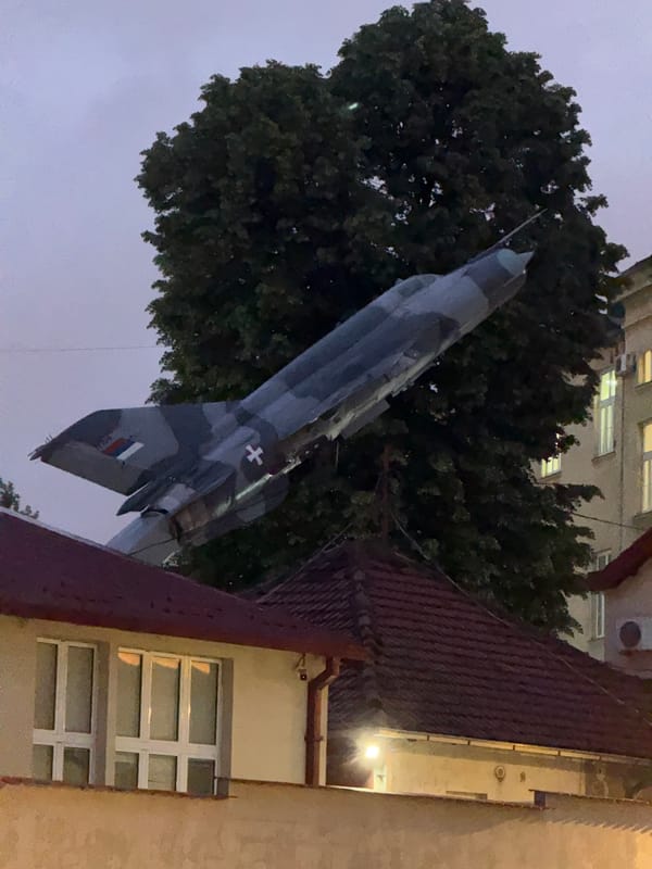 Belgrade witnesses capture MiG-21 display, street scenes