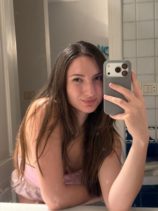 Hotel evening selfies and a sleeping cat in Sharm El Sheikh