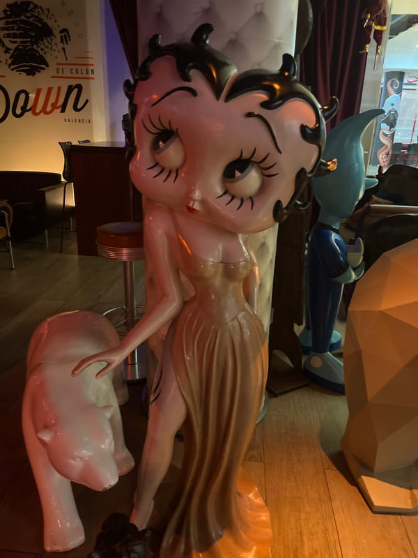 Novelty bar with Betty Boop statue documented in Valencia