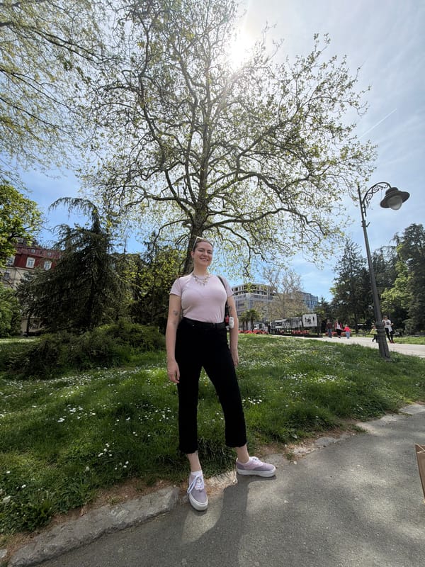 Spring morning documented in Belgrade park and cafe