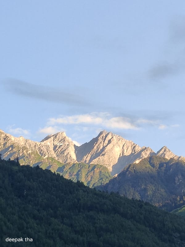 Vashisht valley: mountain scenery meets quiet roadside life