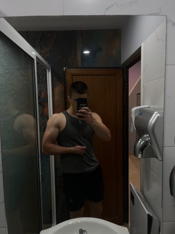 Man Takes Mirror Selfies at Empty Gym Facility