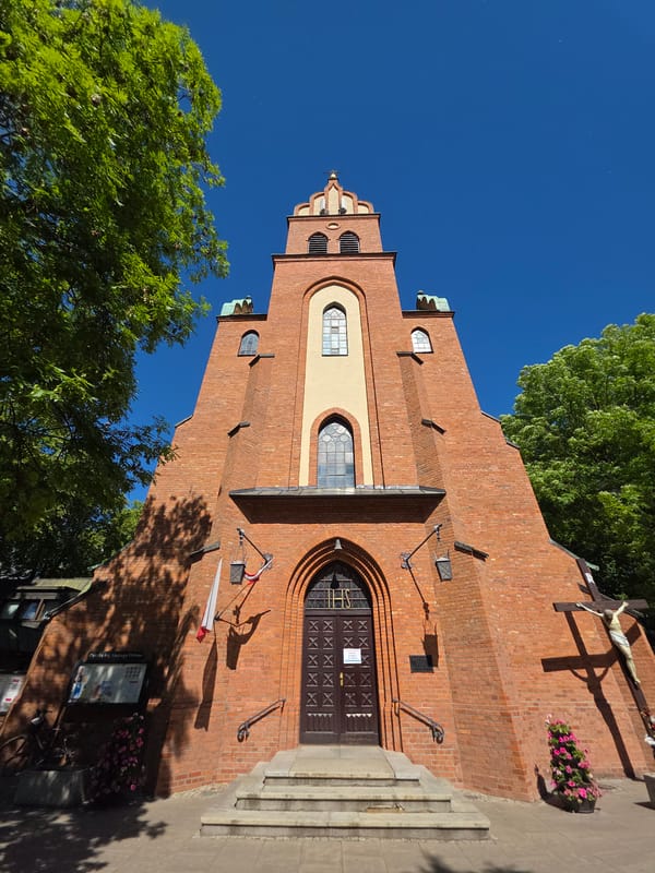 Witness documents Catholic church architecture in Warsaw