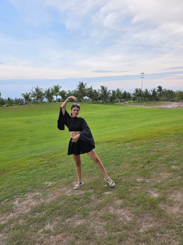 Morning recreation at Vietnam golf course captured by witnesses