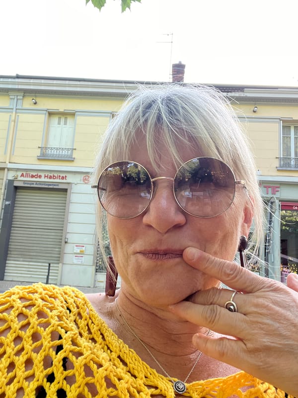 Cafe patrons captured at outdoor dining in Saint-Étienne