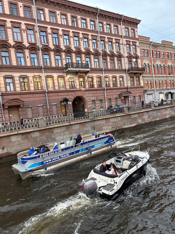 Tourist captures Saint Petersburg landmarks during 10-minute walking tour