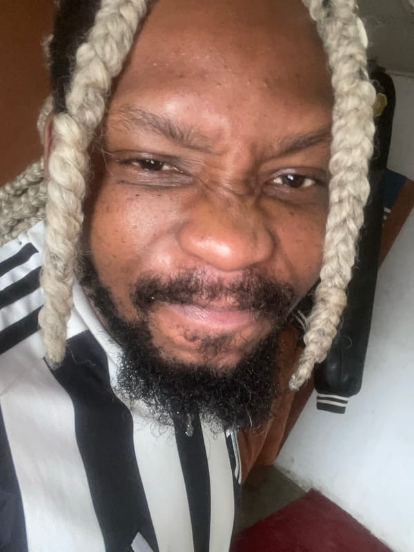 Casual moments around Jos — selfies, phones, and downtime