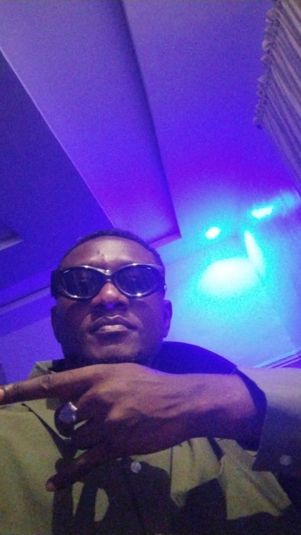 Night out in Jos: selfies, Trophy beer, purple light