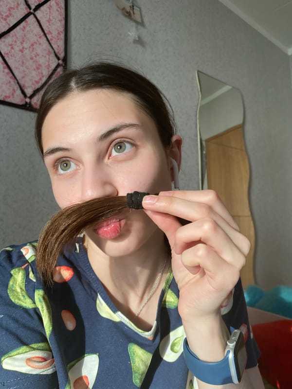 Woman poses for portrait session in Votkinsk apartment